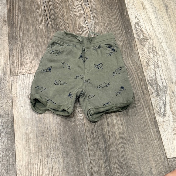 GAP Other - GAP Kids Olive Shark Pattern‎ Shorts